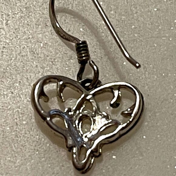 Vintage Silver Filigree heart Dangle Earrings - Picture 4 of 5